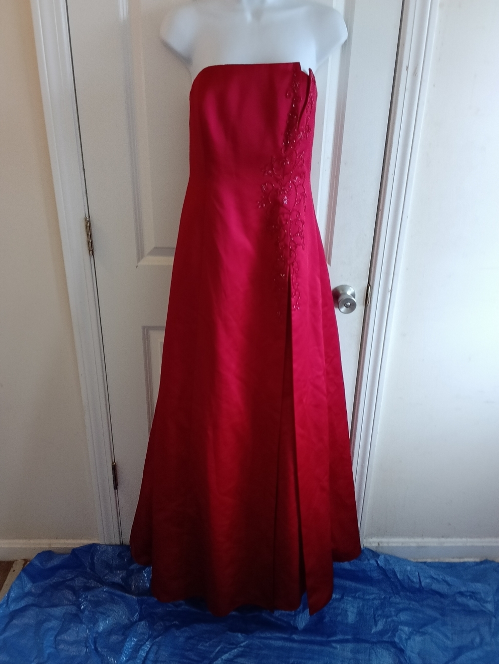 DAVID'S BRIDAL Strapless Red Evening Gown SIZE 8 - Picture 6 of 15